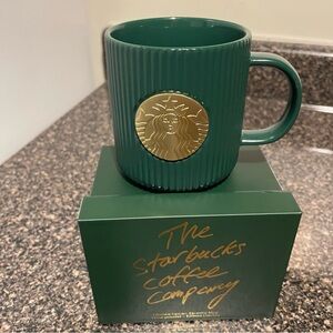 Starbucks Dark Green Mug with Gold Emblem limited edition NWT 14oz